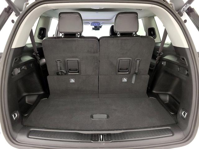 Photo of 2023 White Jeep Grand Cherokee L