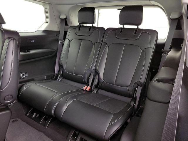 Photo of 2023 White Jeep Grand Cherokee L