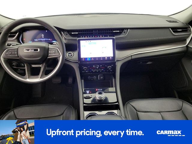 Photo of 2023 White Jeep Grand Cherokee L