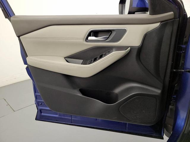 Photo of 2021 Blue Nissan Rogue