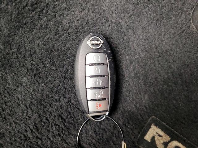 Photo of 2021 Blue Nissan Rogue
