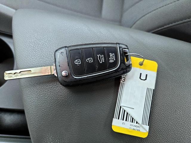 Photo of 2021 White Hyundai ELANTRA