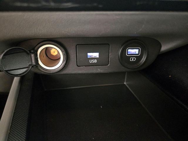 Photo of 2021 White Hyundai ELANTRA