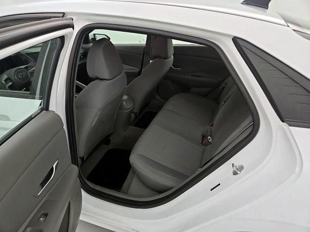 Photo of 2021 White Hyundai ELANTRA