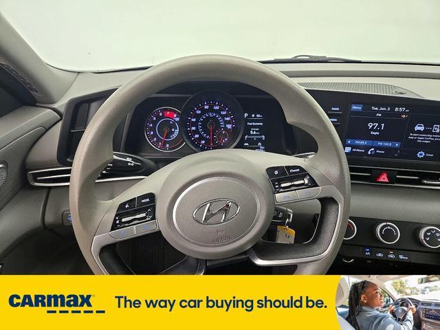 Photo of 2021 White Hyundai ELANTRA