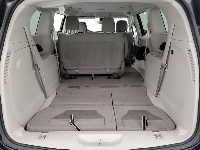 Photo of 2021 Black Chrysler Voyager