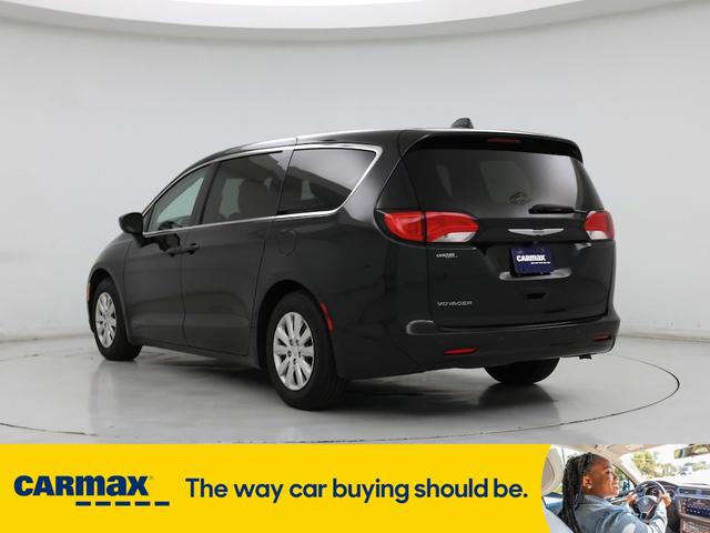 Photo of 2021 Black Chrysler Voyager