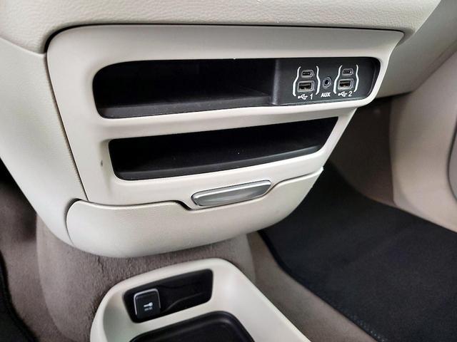 Photo of 2021 Black Chrysler Voyager