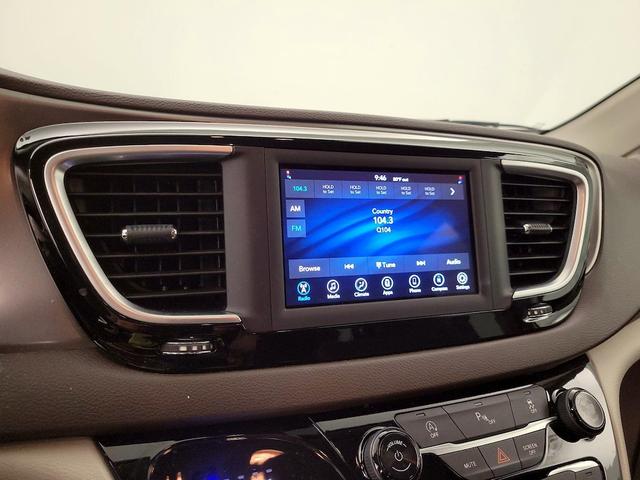 Photo of 2021 Black Chrysler Voyager