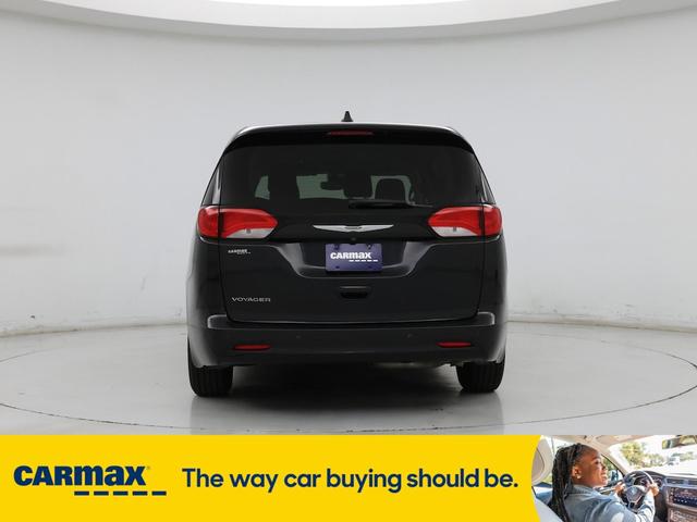 Photo of 2021 Black Chrysler Voyager
