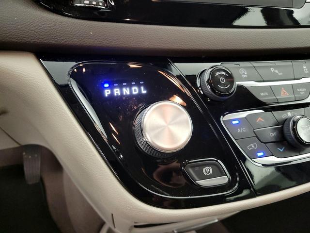 Photo of 2021 Black Chrysler Voyager