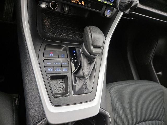 Photo of 2022 White Toyota RAV4
