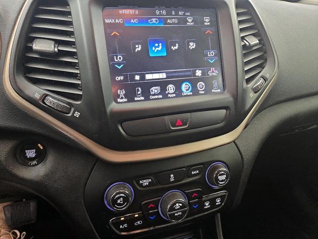 Photo of 2017 Black Jeep Cherokee