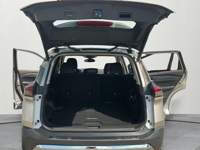 Photo of 2021 Champagne Silver Nissan Rogue