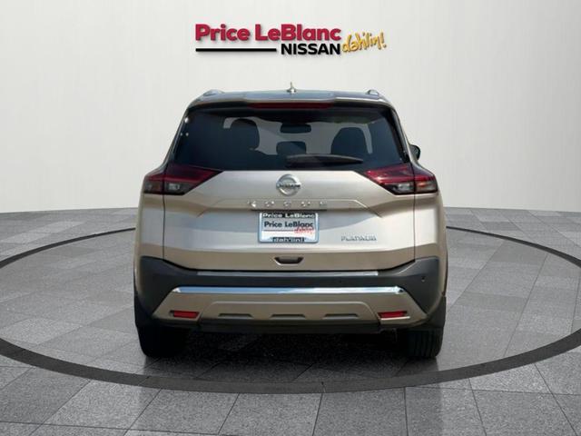 Photo of 2021 Champagne Silver Nissan Rogue