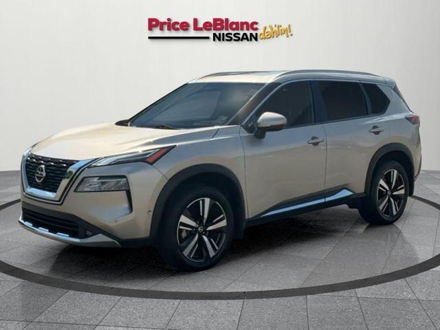 Photo of 2021 Champagne Silver Nissan Rogue