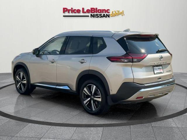 Photo of 2021 Champagne Silver Nissan Rogue