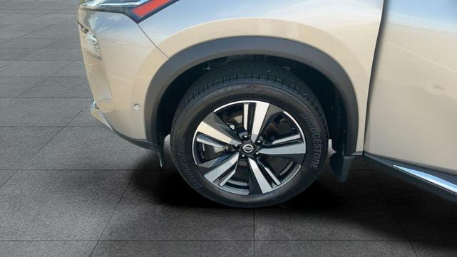 Photo of 2021 Champagne Silver Nissan Rogue