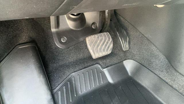 Photo of 2021 Champagne Silver Nissan Rogue