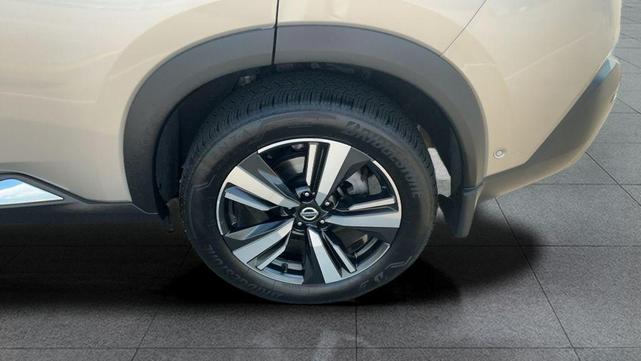Photo of 2021 Champagne Silver Nissan Rogue