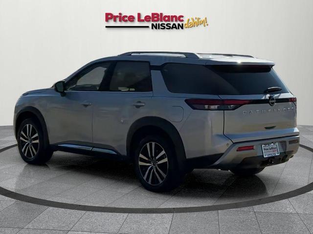 Photo of 2023 Brilliant Silver Metallic Nissan Pathfinder