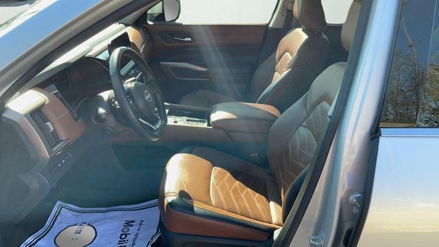 Photo of 2023 Brilliant Silver Metallic Nissan Pathfinder
