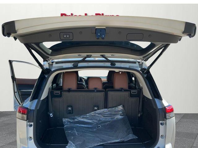 Photo of 2023 Brilliant Silver Metallic Nissan Pathfinder