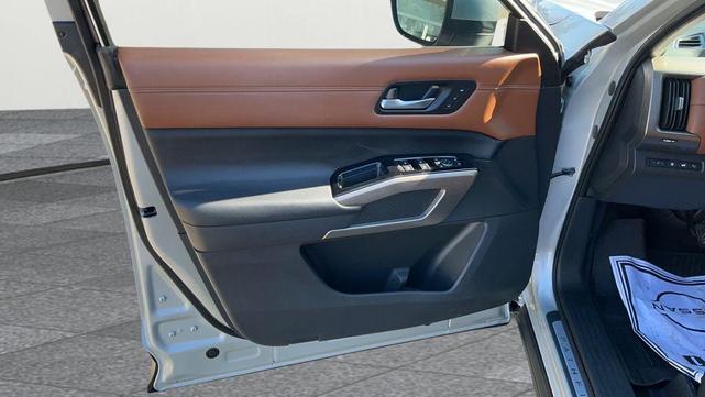 Photo of 2023 Brilliant Silver Metallic Nissan Pathfinder