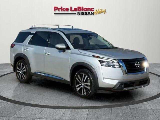 Photo of 2023 Brilliant Silver Metallic Nissan Pathfinder