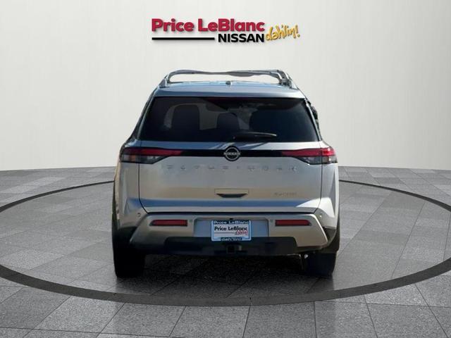 Photo of 2023 Brilliant Silver Metallic Nissan Pathfinder