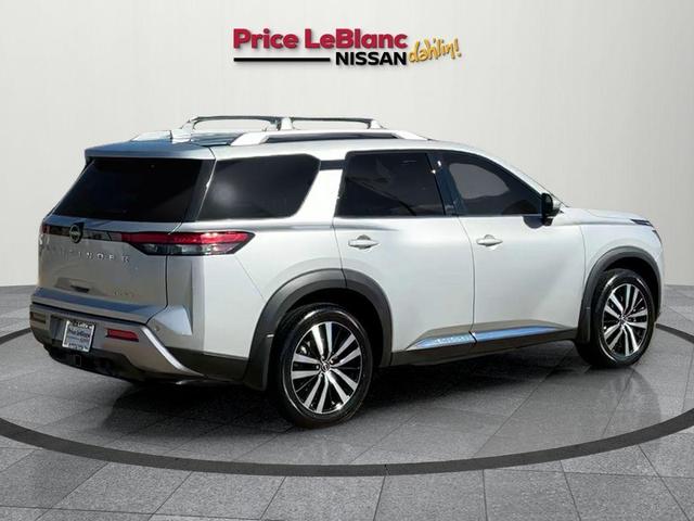 Photo of 2023 Brilliant Silver Metallic Nissan Pathfinder