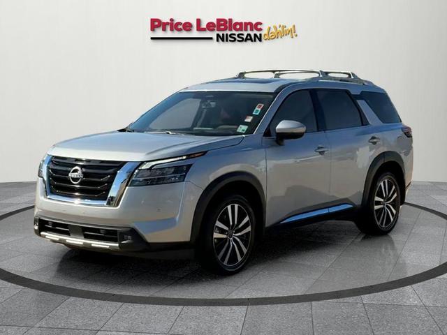 Photo of 2023 Brilliant Silver Metallic Nissan Pathfinder