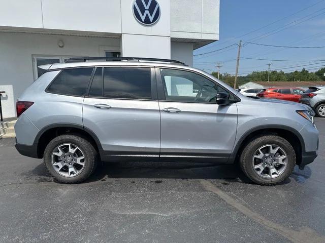 Photo of 2022 Lunar Silver Honda Passport