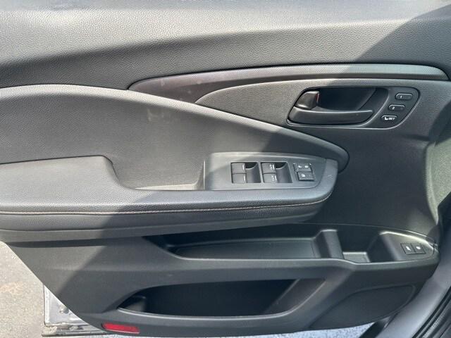 Photo of 2022 Lunar Silver Honda Passport