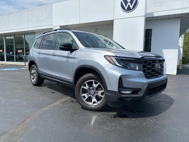 Photo of 2022 Lunar Silver Honda Passport