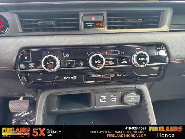 Photo of 2025 Diffused Sky Pearl Honda Pilot