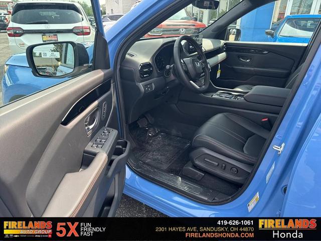 Photo of 2025 Diffused Sky Pearl Honda Pilot
