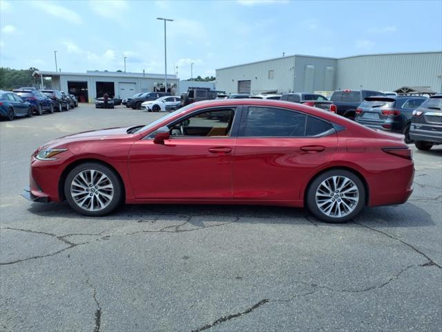 Photo of 2019 Matador Red Mica Lexus ES 350