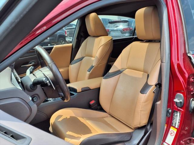 Photo of 2019 Matador Red Mica Lexus ES 350