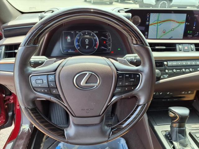 Photo of 2019 Matador Red Mica Lexus ES 350