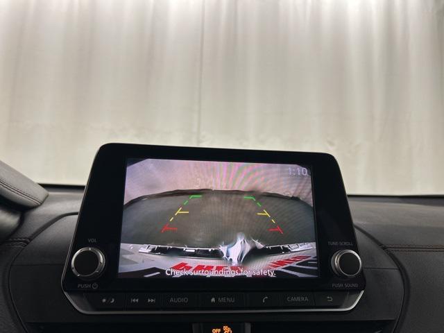 Photo of 2022 Pearl White Tricoat Nissan Altima