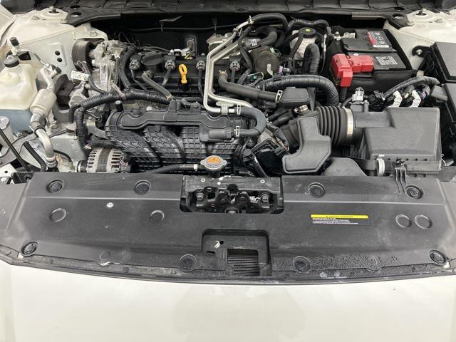 Photo of 2022 Pearl White Tricoat Nissan Altima