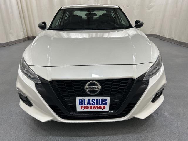 Photo of 2022 Pearl White Tricoat Nissan Altima