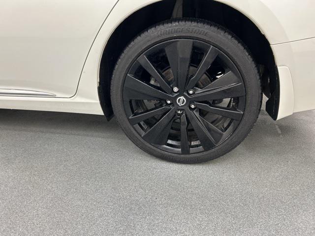 Photo of 2022 Pearl White Tricoat Nissan Altima