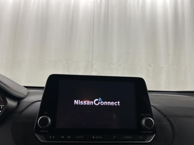 Photo of 2022 Pearl White Tricoat Nissan Altima