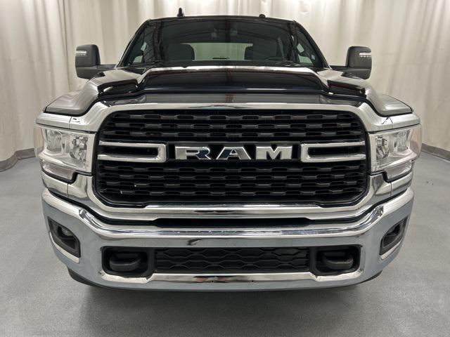 Photo of 2024 Diamond Black Crystal Pearlcoat RAM 2500