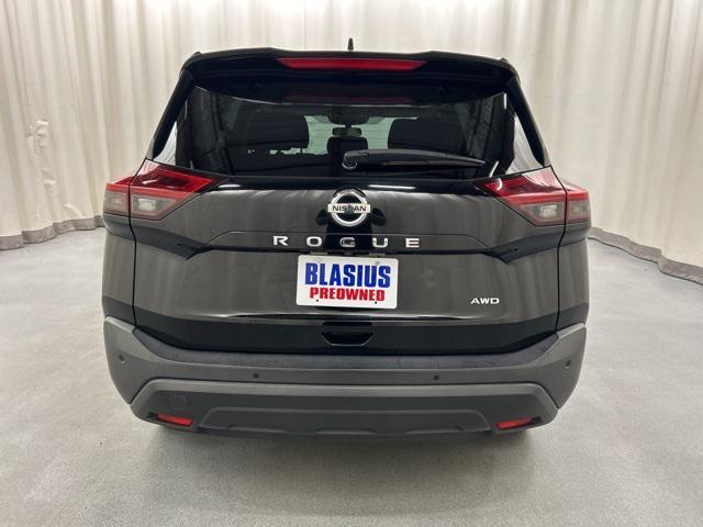 Photo of 2021 Super Black Nissan Rogue