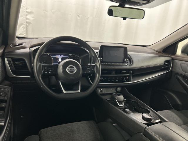 Photo of 2021 Super Black Nissan Rogue