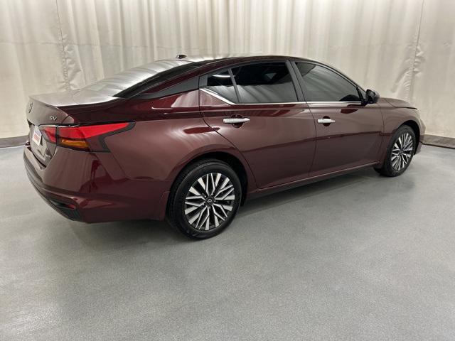 Photo of 2024 Garnet Pearl Metallic Nissan Altima