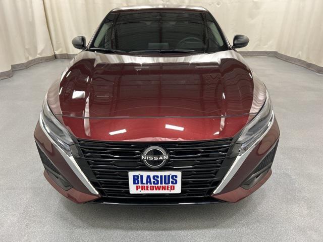 Photo of 2024 Garnet Pearl Metallic Nissan Altima